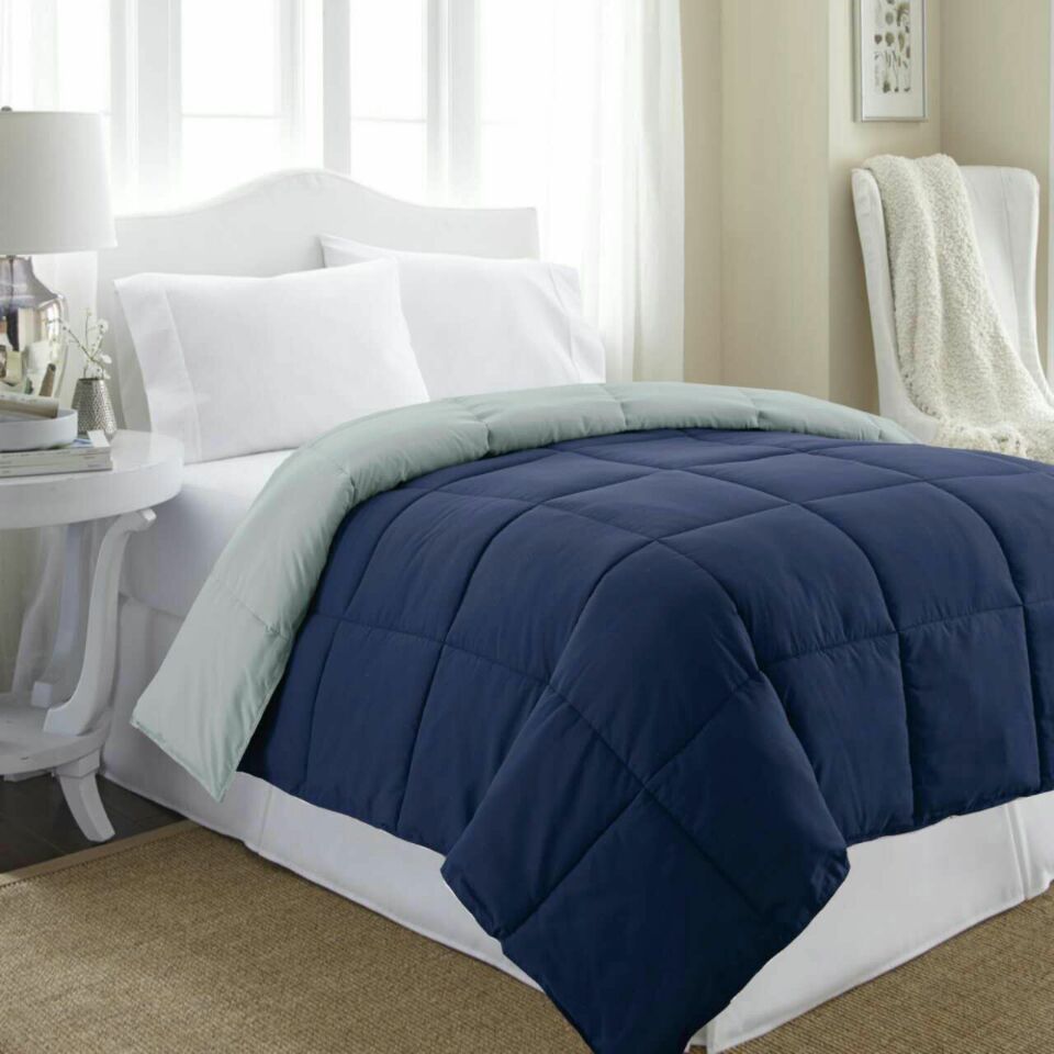 Solid single comforter square stitching