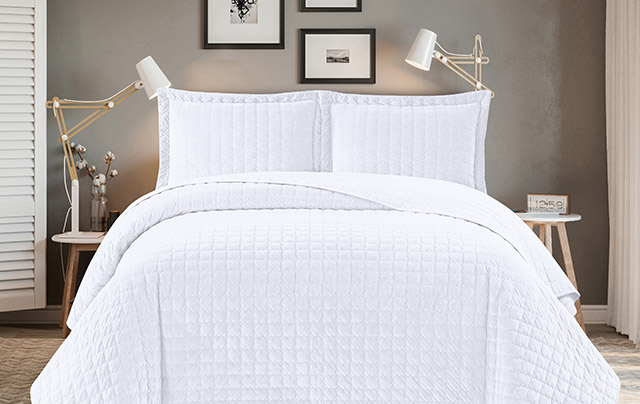 White super soft plush 3pc quilt set stitching quilt reverse design